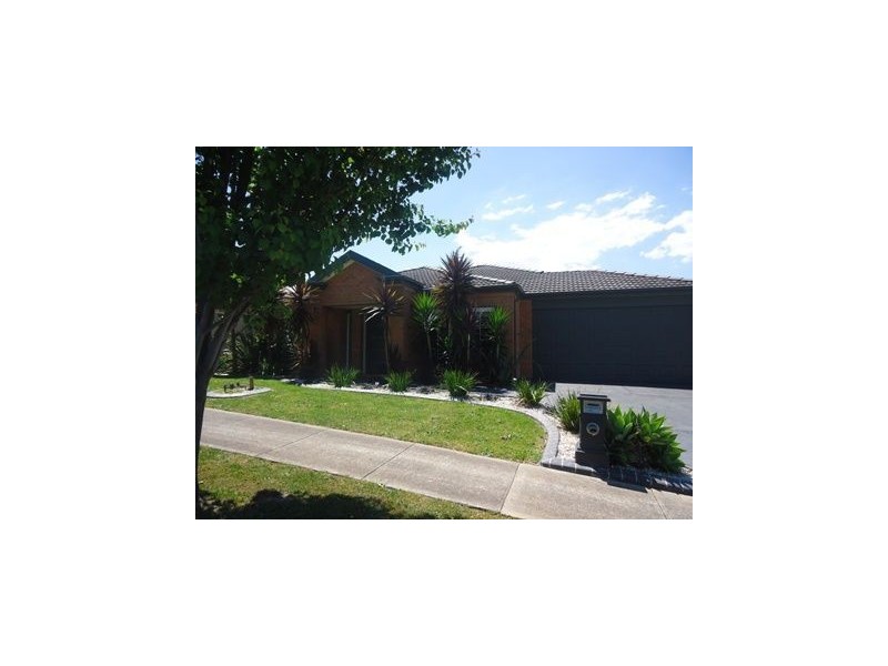 6 Kennels Lane, Cranbourne East VIC 3977