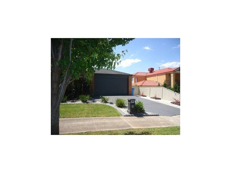 6 Kennels Lane, Cranbourne East VIC 3977