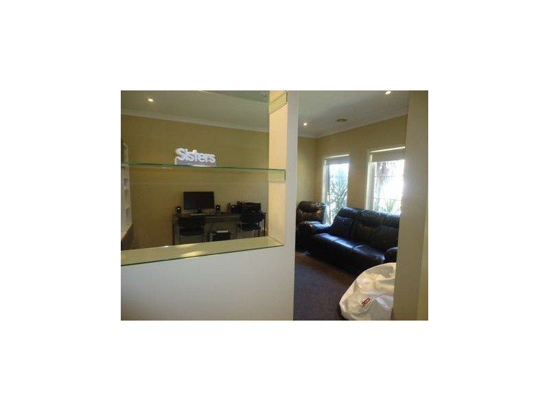 6 Kennels Lane, Cranbourne East VIC 3977