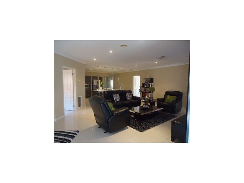 6 Kennels Lane, Cranbourne East VIC 3977