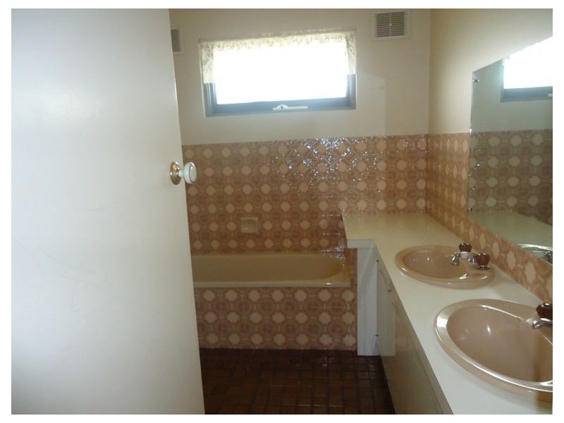 47 Circle Drive South, Cranbourne VIC 3977