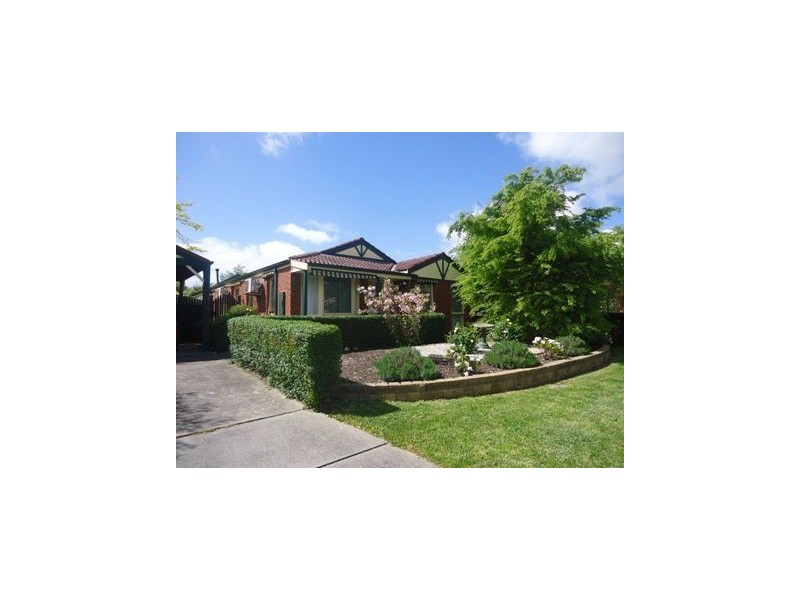 6 Annand Close, Cranbourne VIC 3977