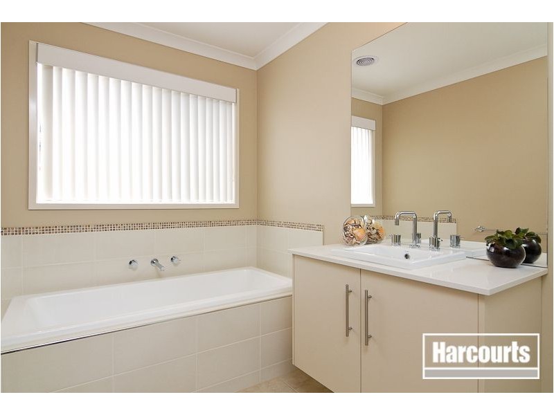 106 Brookwater Parade, Lyndhurst VIC 3975