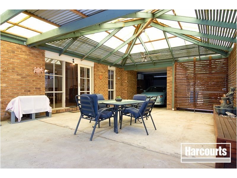 24 Phelan Drive, Cranbourne North VIC 3977