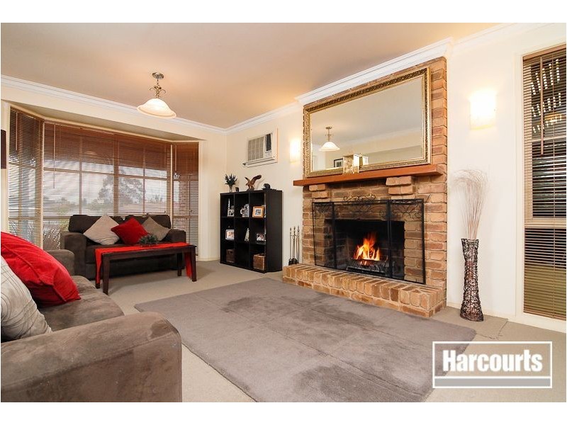 24 Phelan Drive, Cranbourne North VIC 3977