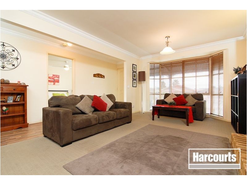 24 Phelan Drive, Cranbourne North VIC 3977