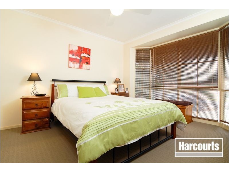 24 Phelan Drive, Cranbourne North VIC 3977