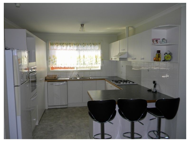 83 scotsdale drive, Cranbourne East VIC 3977
