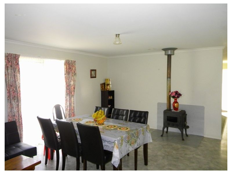 83 scotsdale drive, Cranbourne East VIC 3977