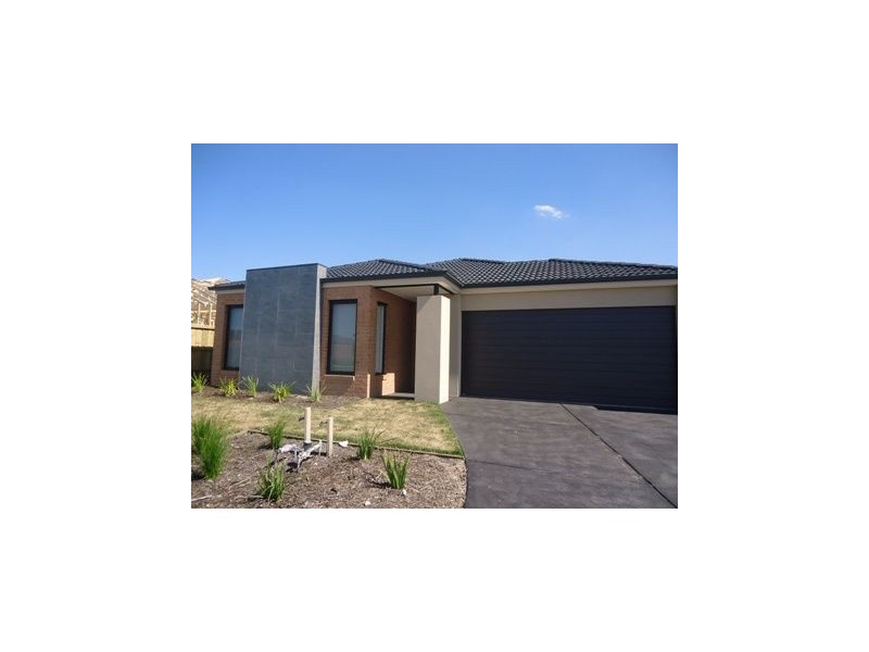 35 Quarters Boulevard, Cranbourne VIC 3977