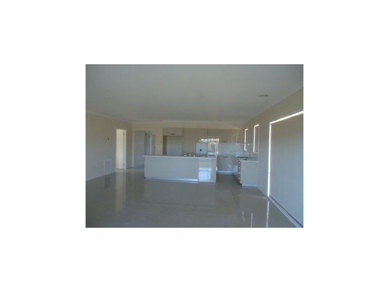 35 Quarters Boulevard, Cranbourne VIC 3977