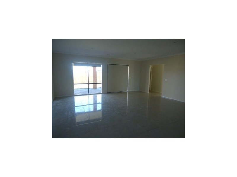 35 Quarters Boulevard, Cranbourne VIC 3977