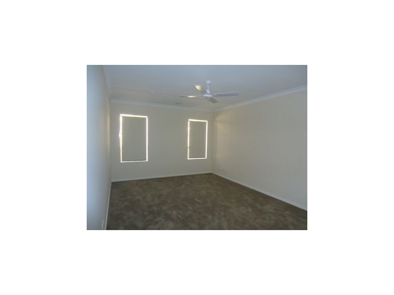 35 Quarters Boulevard, Cranbourne VIC 3977