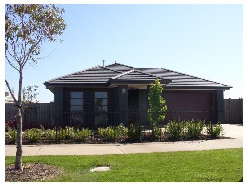 204 Linsell Boulevard, Cranbourne East VIC 3977