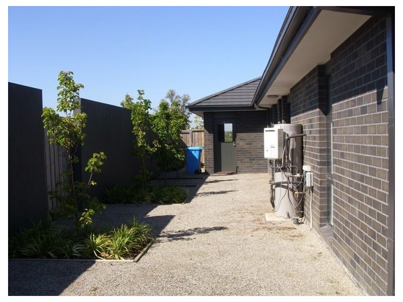 204 Linsell Boulevard, Cranbourne East VIC 3977