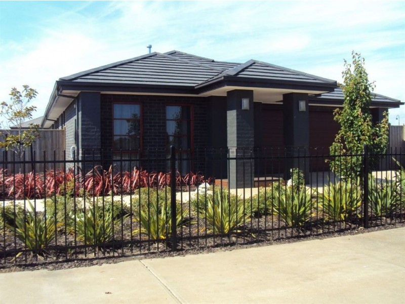 204 Linsell Boulevard, Cranbourne East VIC 3977
