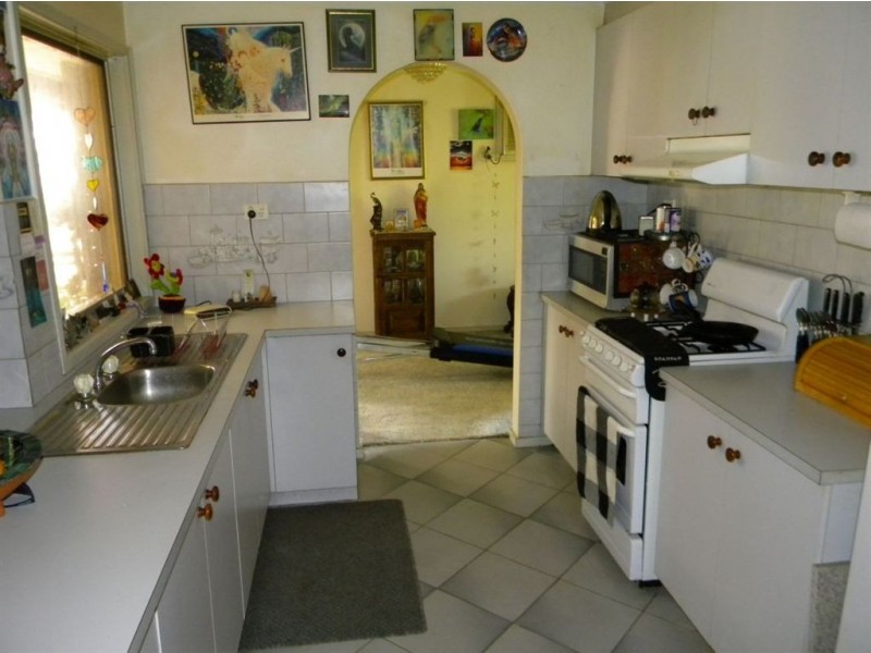 4 Strafford Avenue, Cranbourne VIC 3977