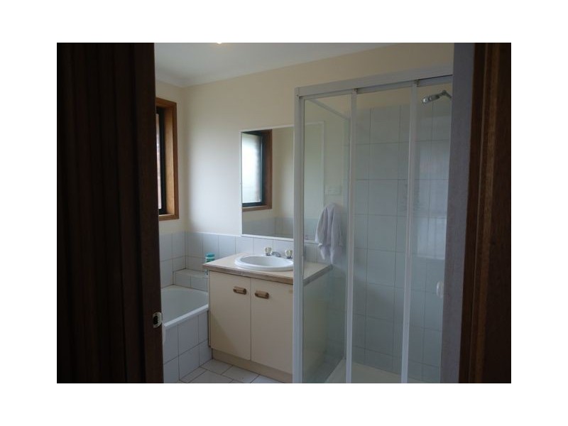 111 Courtenay Avenue, Cranbourne North VIC 3977