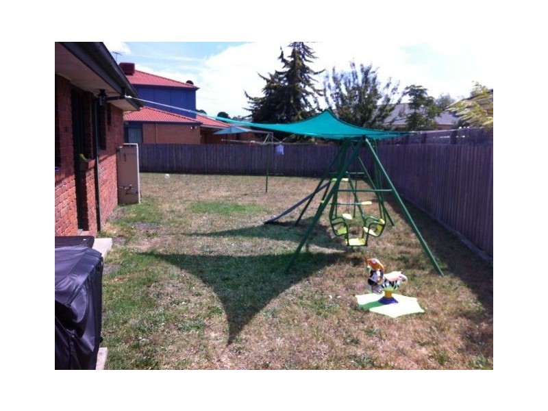 111 Courtenay Avenue, Cranbourne North VIC 3977