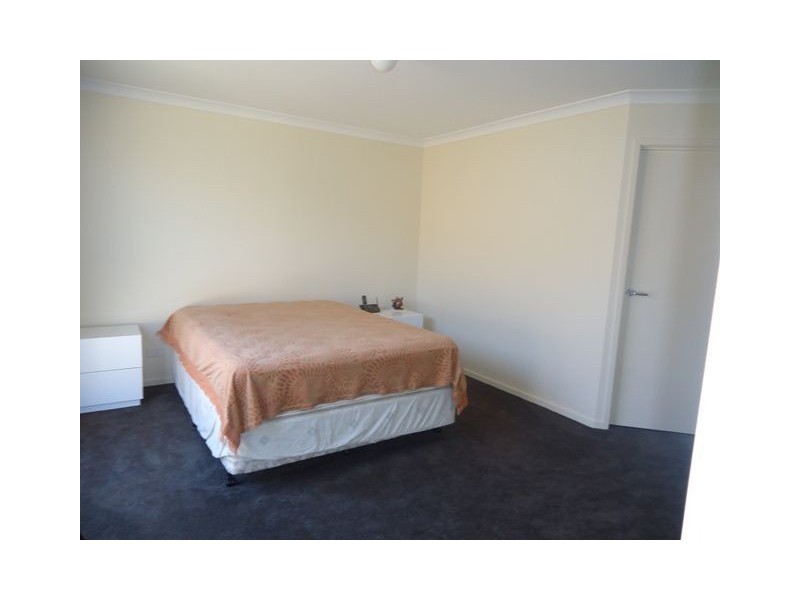 2 Fable Way, Cranbourne East VIC 3977