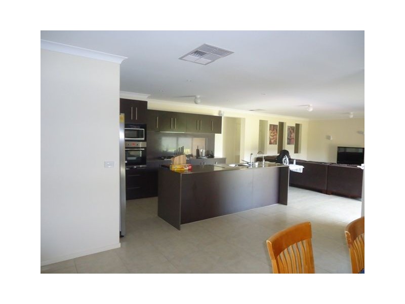 2 Fable Way, Cranbourne East VIC 3977