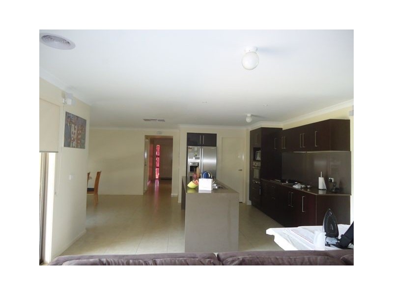 2 Fable Way, Cranbourne East VIC 3977