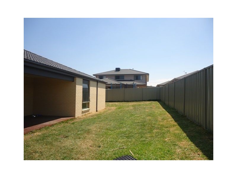 2 Fable Way, Cranbourne East VIC 3977