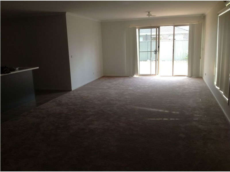 5 Greenaway Terrace, Cranbourne East VIC 3977