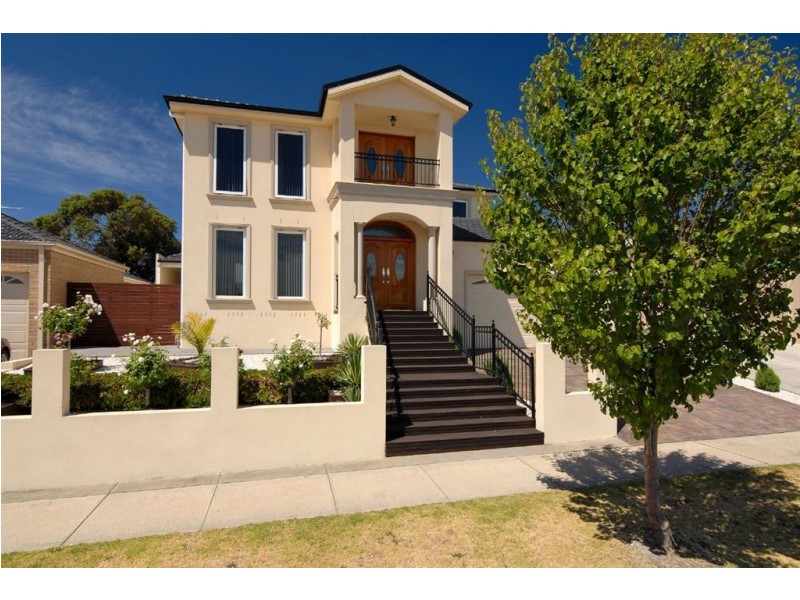 120 rosebank drive, Cranbourne North VIC 3977