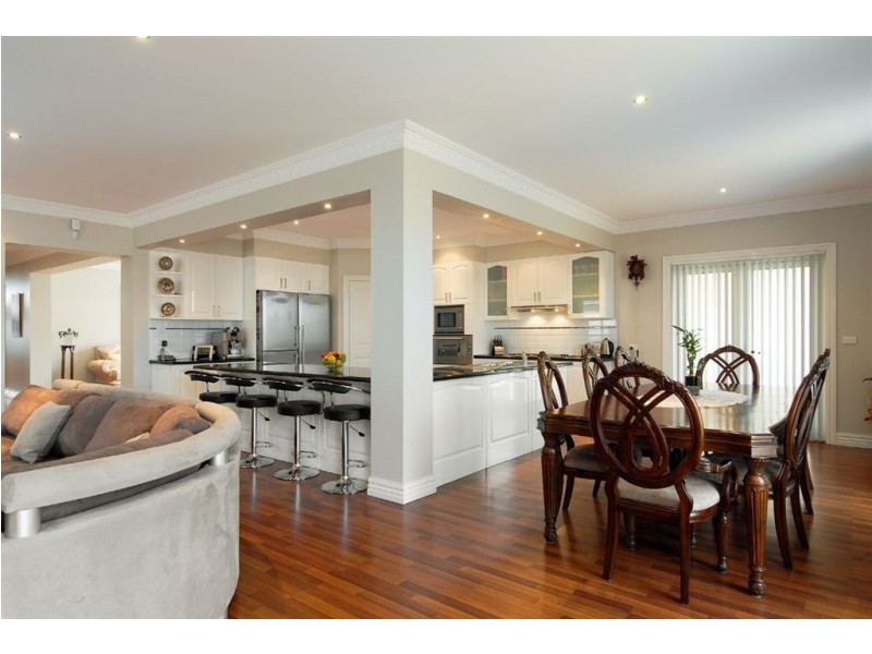 120 rosebank drive, Cranbourne North VIC 3977