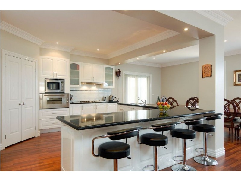 120 rosebank drive, Cranbourne North VIC 3977