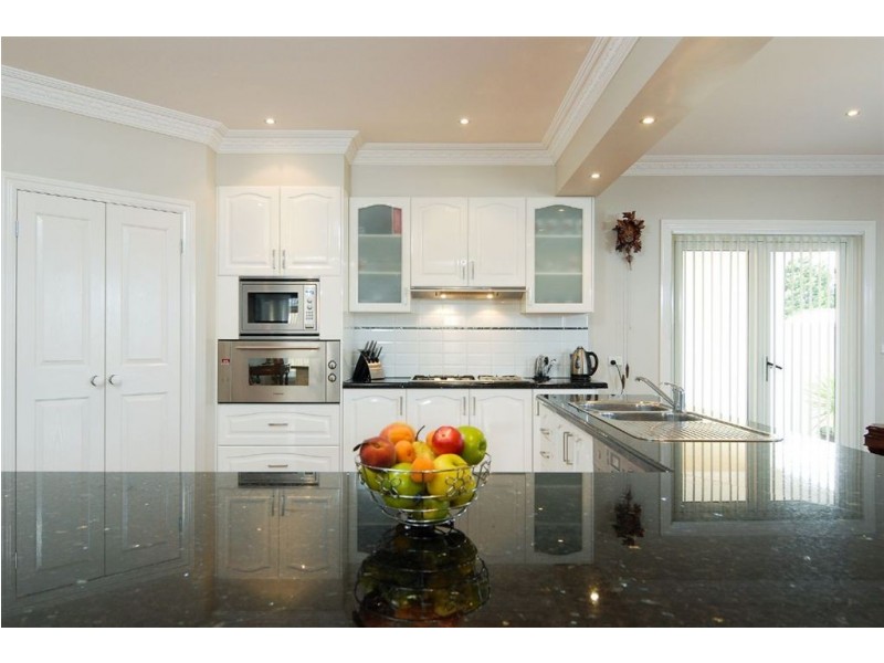 120 rosebank drive, Cranbourne North VIC 3977