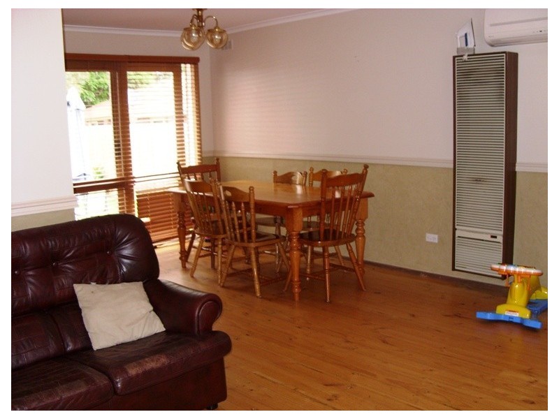 8 Evelyne Avenue, Cranbourne VIC 3977