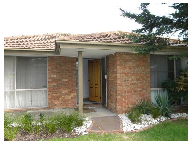 21 Denham Crescent, Cranbourne North VIC 3977