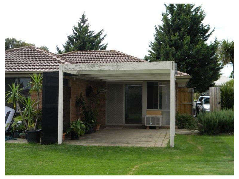 21 Denham Crescent, Cranbourne North VIC 3977