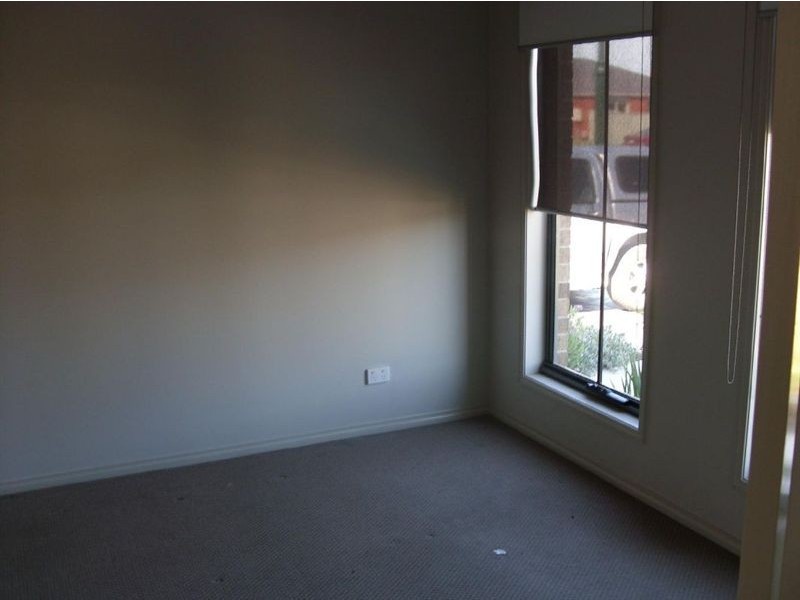 42 Tyndall Street, Cranbourne East VIC 3977