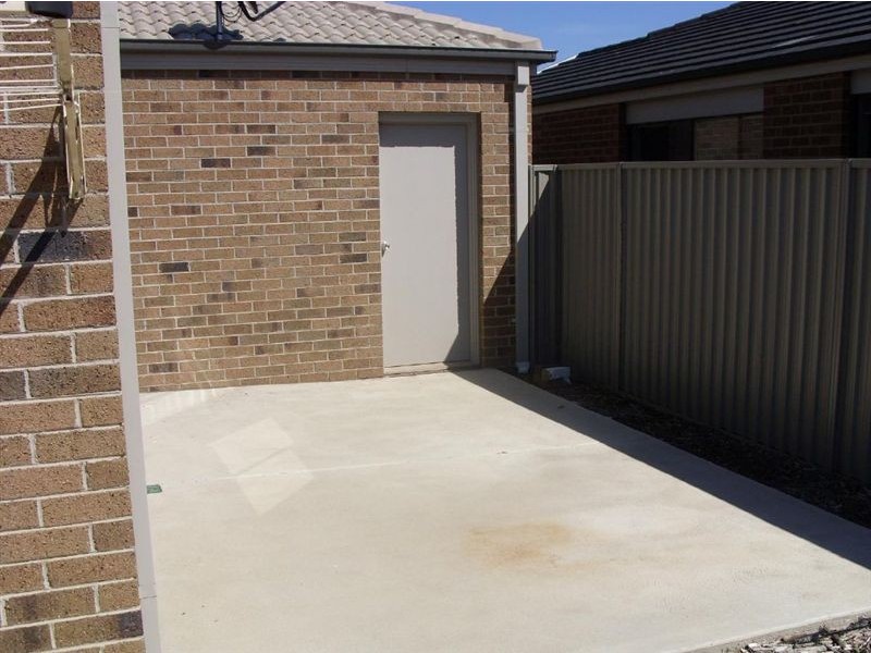 42 Tyndall Street, Cranbourne East VIC 3977