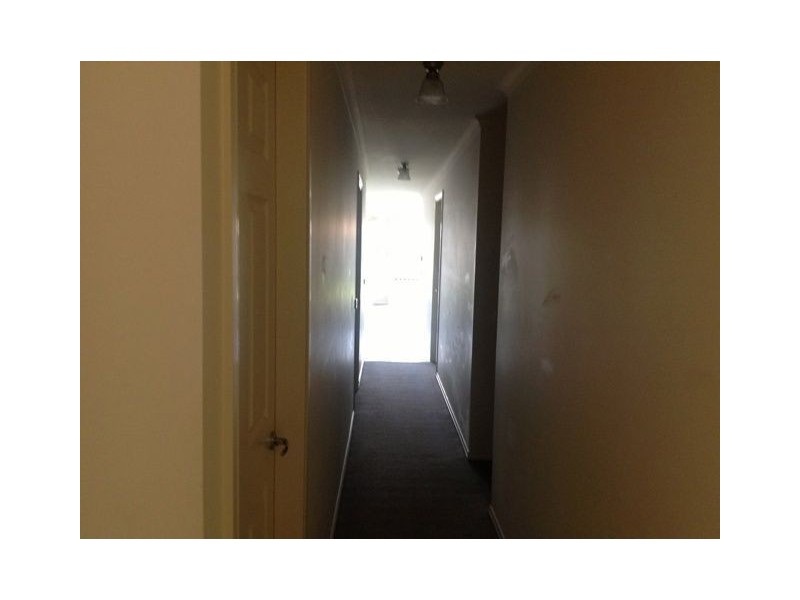 2/6 Saltram Court, Cranbourne East VIC 3977
