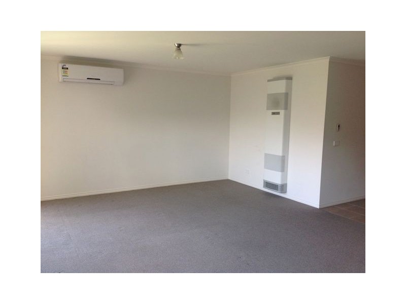 2/6 Saltram Court, Cranbourne East VIC 3977