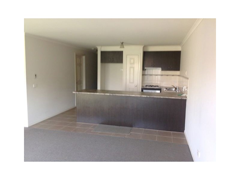 2/6 Saltram Court, Cranbourne East VIC 3977