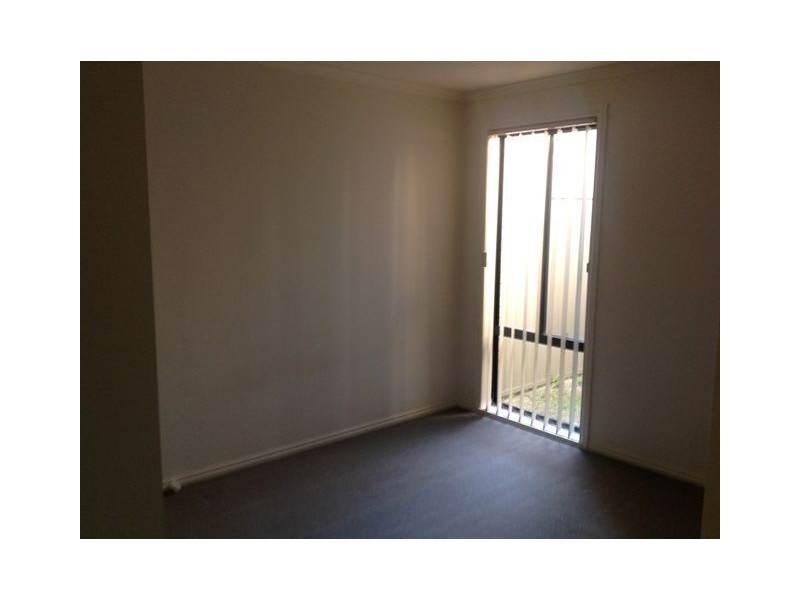 2/6 Saltram Court, Cranbourne East VIC 3977