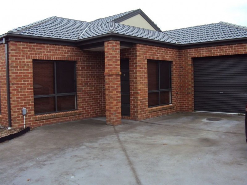 5/17 Elizabeth Street, Cranbourne North VIC 3977
