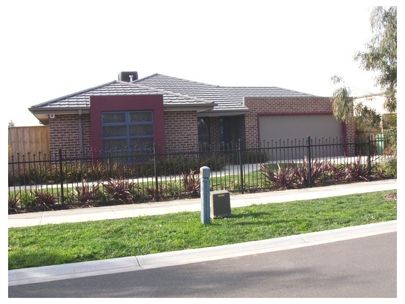 5 Harperden Terrace, Cranbourne VIC 3977