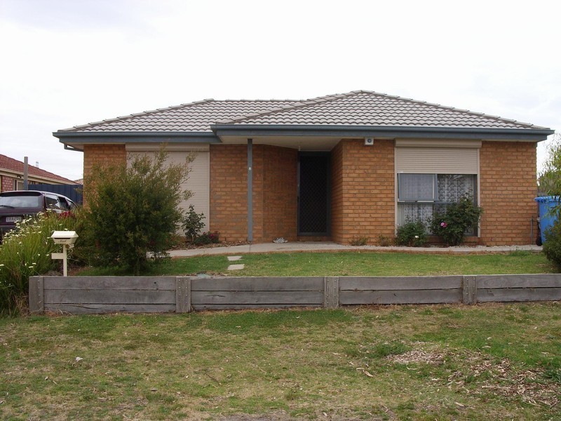 8 Celebration Court, Cranbourne VIC 3977