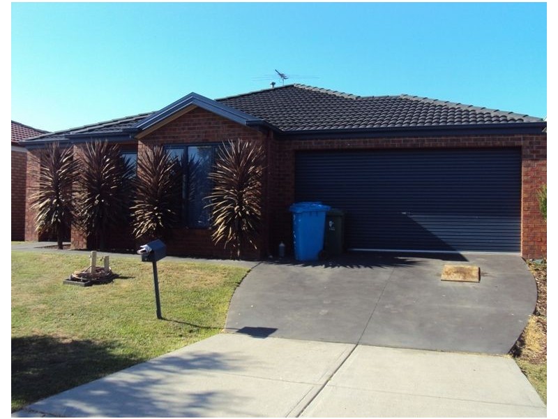 3 Tyndall Street, Cranbourne East VIC 3977