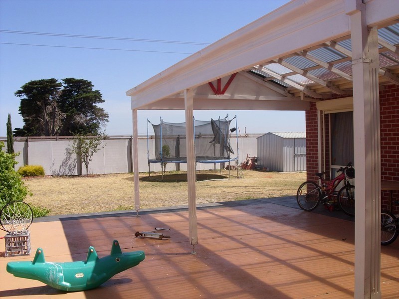 11 Landau Court, Cranbourne North VIC 3977