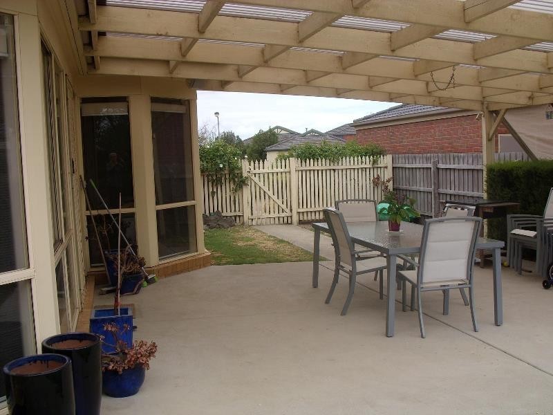 2 Demint Walk, Narre Warren South VIC 3805
