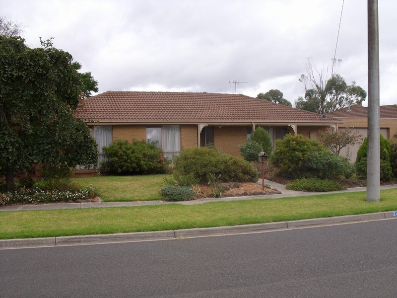 24 Arleon Crescent, Cranbourne VIC 3977