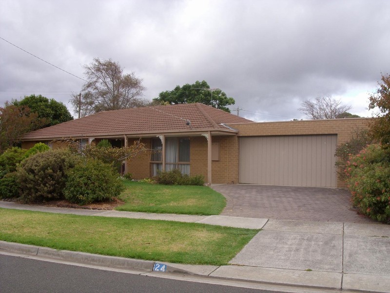24 Arleon Crescent, Cranbourne VIC 3977
