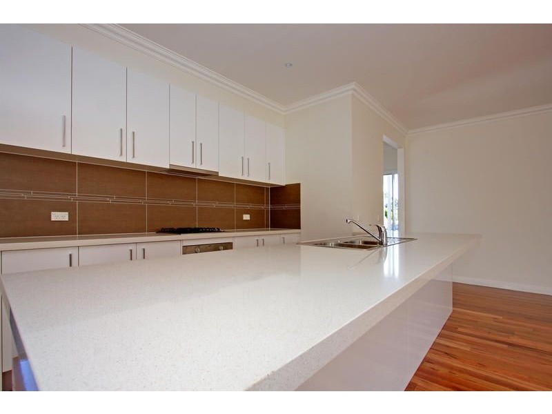 2/43 Hillman Avenue, Mccrae VIC 3938